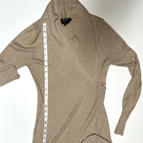 🩸BOGO - All $10. Items. Karen Kane gold metallic knit top - Picture 7 of 7